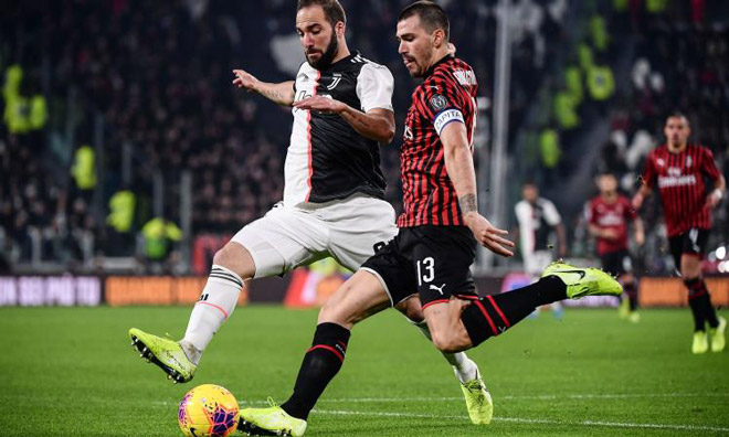 Juventus đã gặp nhiều khó khăn trước AC Milan