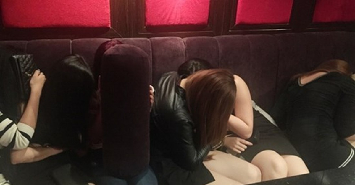 Pháp luật - Bị buộc bồi thường 100 triệu đồng vì đưa tiếp viên quán hát đi chơi