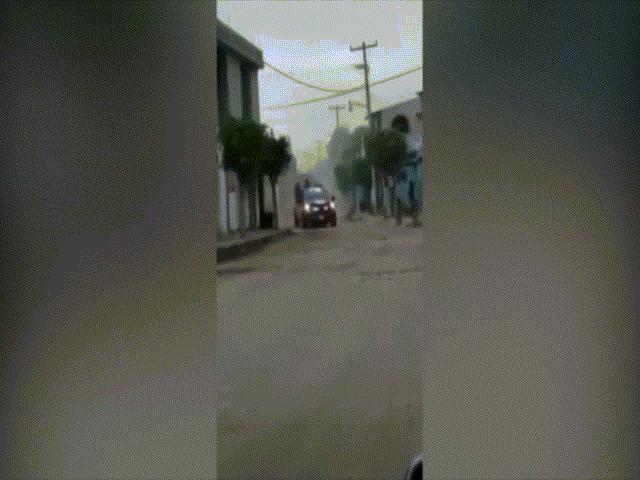 Thế giới - Video: Băng đảng của trùm ma túy El Chapo phô trương quyền lực bằng đoàn xe bọc thép
