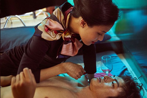 Vẻ sexy của mỹ nhân Việt đóng cảnh nóng phim bị hoãn chiếu trên HBO - 1