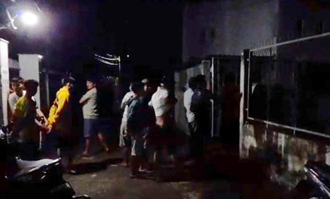 Nhiều người dân tập trung tại hiện trường