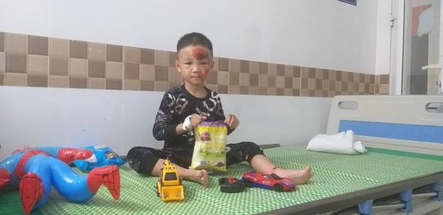 Cháu Nguyễn Hải Nam, 5 tuổi, con trai lớn của chị Hương