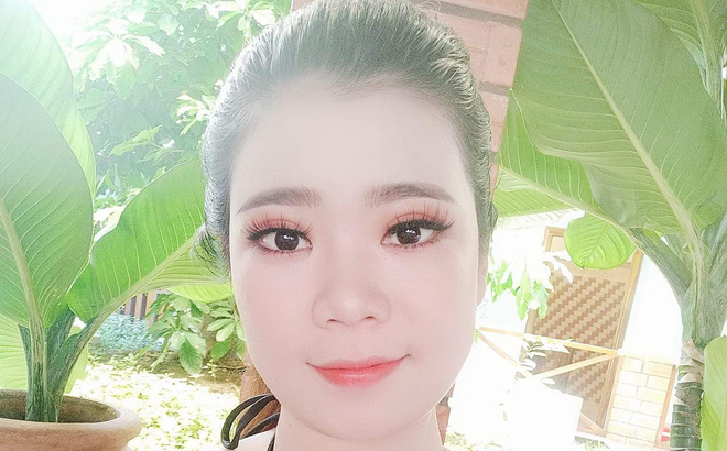 Hà lúc còn là tiếp viên quán karaoke.