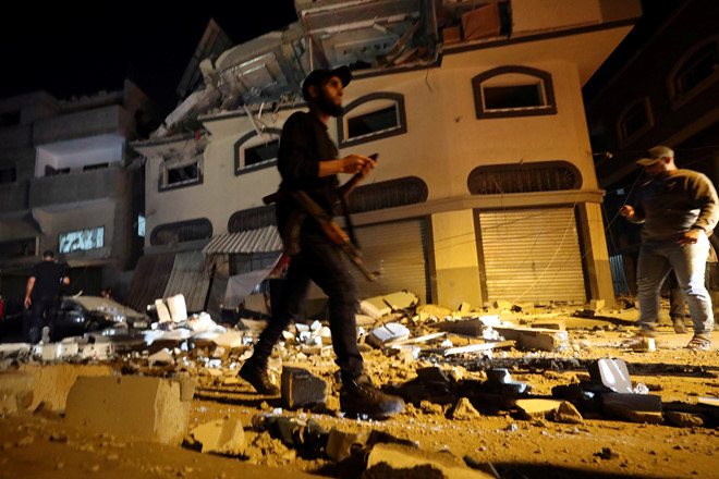 Hiện trường nơi trú ẩn của thủ lĩnh Hamas Bahaa Abu el-Atta sau khi bị Israel tiêu diệt (Ảnh: Reuters)