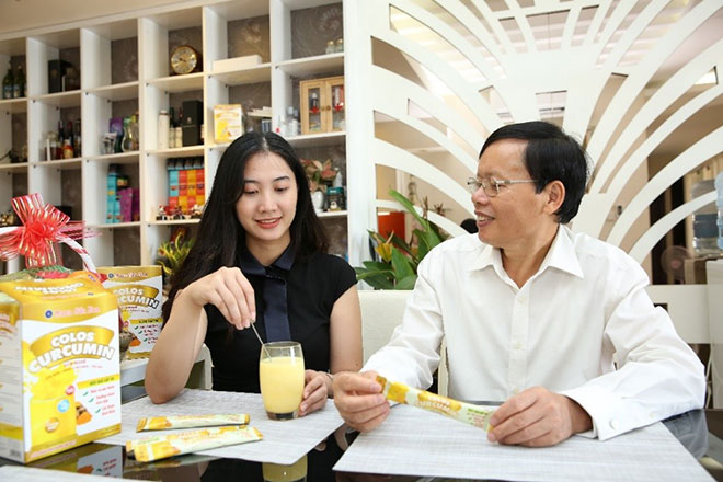 Colos Curcumin còn được đóng trong gói nhỏ, định liều, tiện dụng khi sử dụng