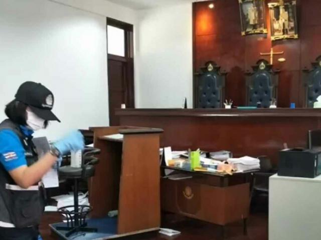 Tướng cảnh sát Thái Lan nổ súng ngay tại tòa, 3 người chết