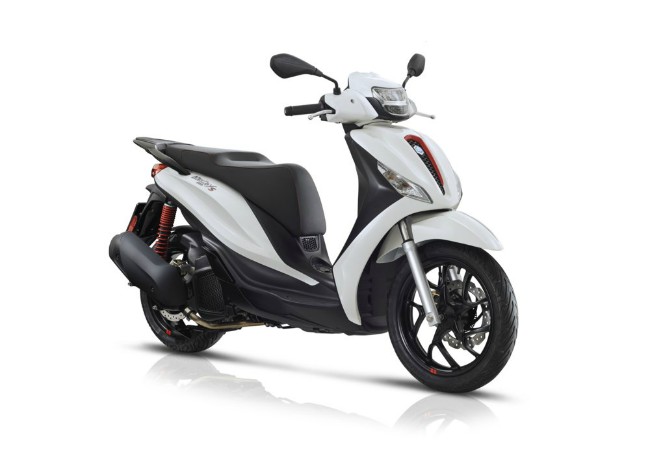 2020 Piaggio Medley thiết kế lại mặt trước.