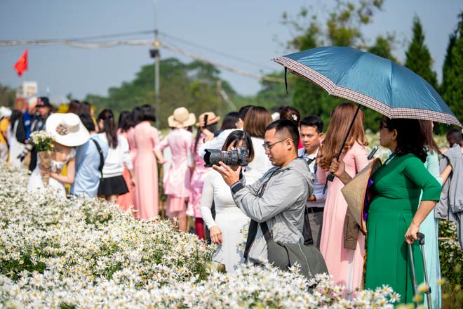 Rất nhiều nhiếp ảnh gia có mặt rất đông tại đây trong những ngày này.