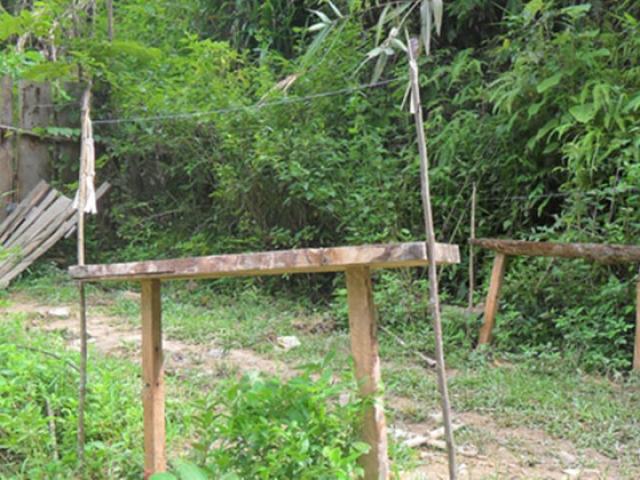 Du lịch - Kinh hoàng hủ tục treo người chết trên đỉnh Tà Xi Láng