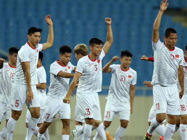 Bóng đá - Sốt vé trận Việt Nam - UAE vòng loại World Cup: Phe vé lộng hành