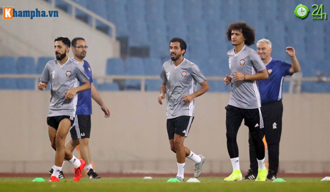 Tinh thần toàn đội UAE khá phấn chấn và các cầu thủ thường xuyên cười đùa trong buổi tập