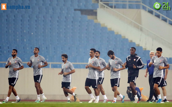 Buổi tập của UAE chiều ngày 13/11 chỉ "mở cửa" với truyền thông trong vòng 15 phút đầu