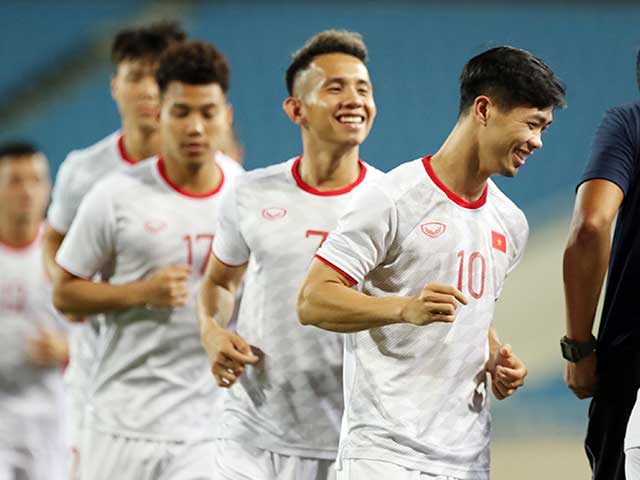 Bóng đá - Livestream ĐT Việt Nam tập buổi cuối đấu UAE: Thầy Park "soi" Công Phượng &amp; Văn Hậu