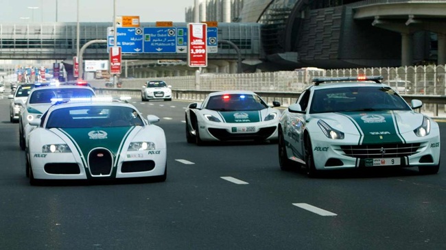 Dubai còn là nơi có cảnh sát dùng siêu xe để tuần tra hay các đại gia dùng siêu xe là chuyện thường ở vùng đất này.