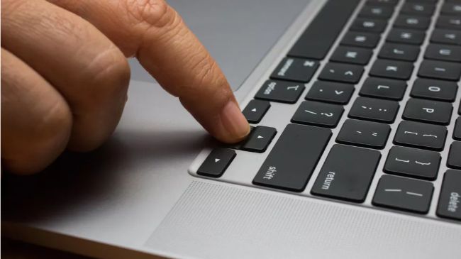 Bàn phím mới&nbsp;có cơ chế hành trình 1 mm giúp người dùng có cảm giác gõ hấp dẫn hơn và các phím ổn định hơn.