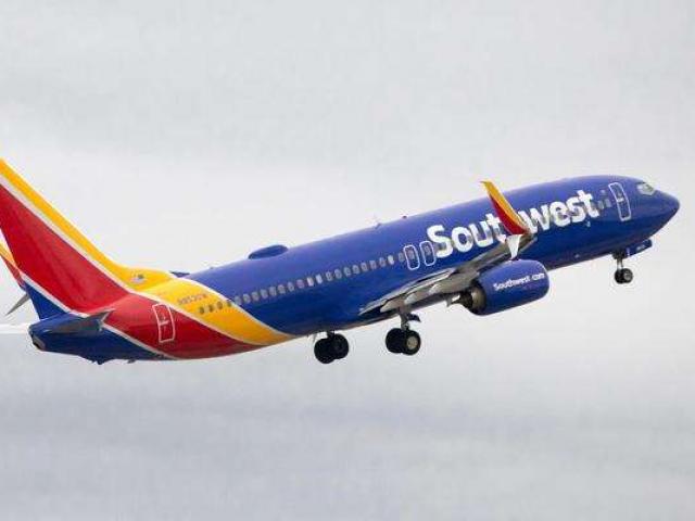 Phi thường - kỳ quặc - Cả chuyến bay phải đổi hướng chỉ vì một bình cà phê