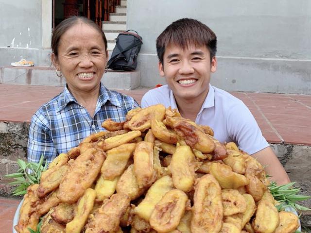 Giải trí - Bà Tân Vlog lên tiếng về tin đồn ngừng làm món ăn "siêu to khổng lồ"