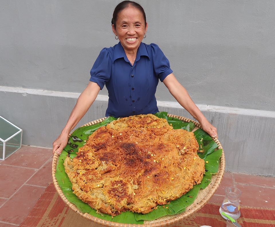 Bà Tân Vlog lên tiếng về tin đồn ngừng làm món ăn "siêu to khổng lồ" - 1