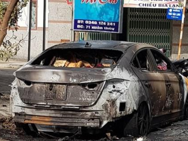 Tin tức trong ngày - Mượn xe chưa kịp trả, chiếc ô tô con nửa tỉ đồng cháy rụi trong đêm