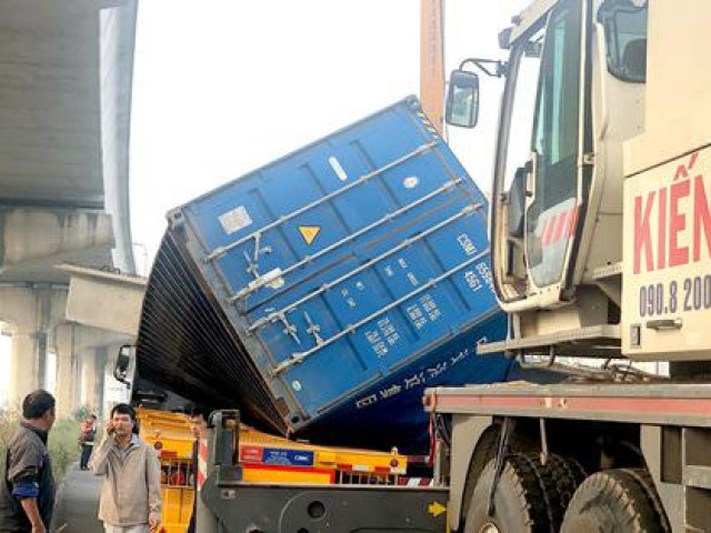 Tin tức trong ngày - Tĩnh không cầu đi bộ trước Suối Tiên thấp hơn thiết kế, ai liên quan?