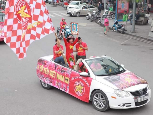 Tin tức trong ngày - Những hình ảnh ấn tượng của CĐV Việt Nam trong ngày UAE "gục ngã" tại Mỹ Đình