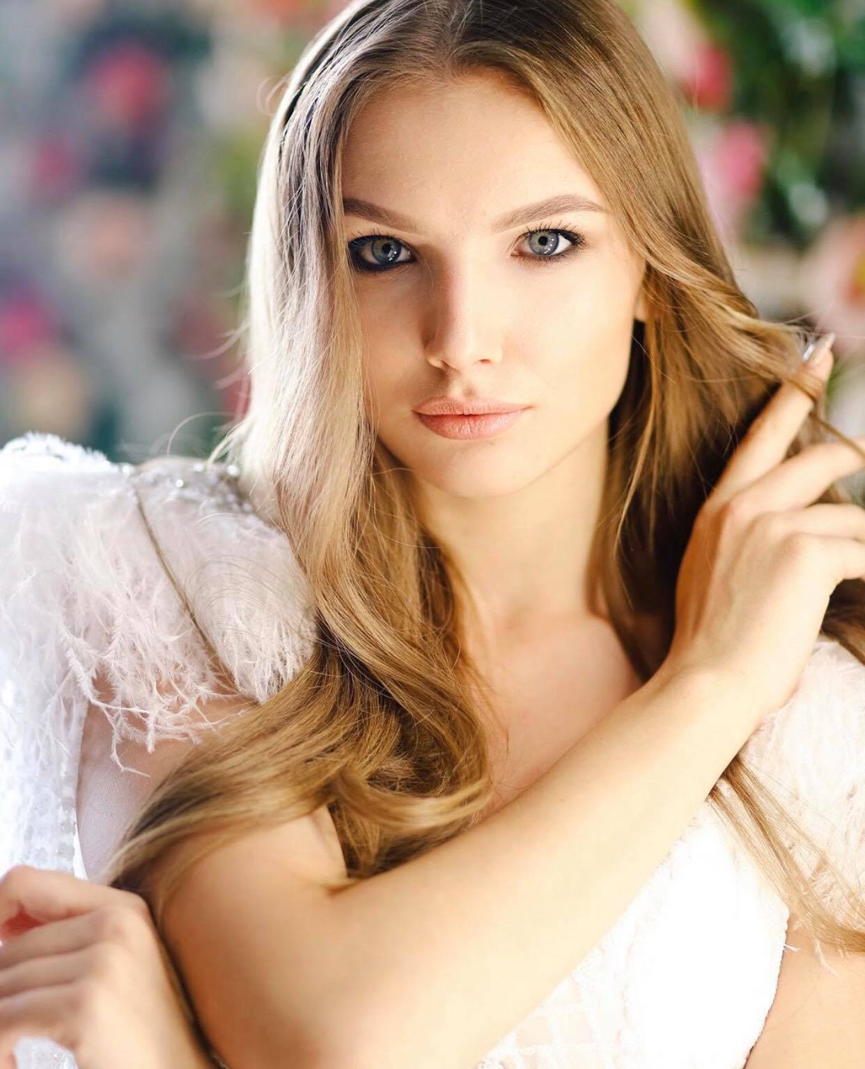 Anna Baksheeva, 18 tuổi, cao 1m77,&nbsp;đăng quang Hoa hậu Trái đất Nga 2019 vào ngày 26 tháng 6 năm 2019 tại cuộc thi Beauty of Russia 2019.&nbsp;