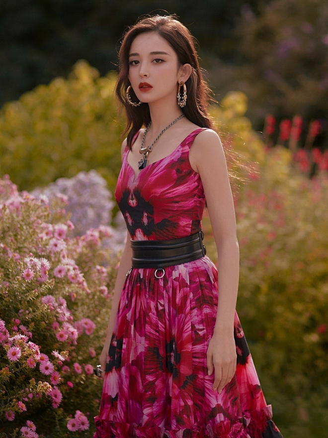 Bí quyết giúp làn da đủ ẩm, mịn màng của Cổ Lực Na Trát là dùng xịt khoáng và máy phun sương.