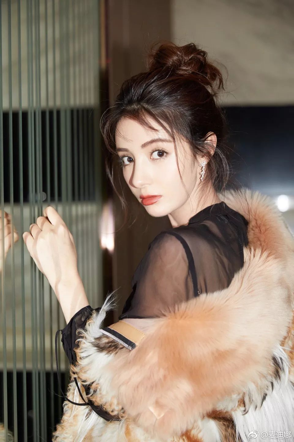 Mạch Địch Na dùng kem chống nắng thường xuyên để bảo vệ da.