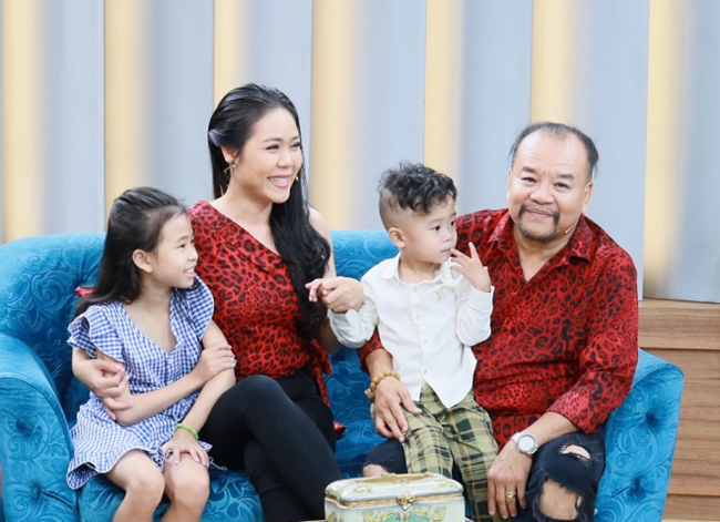 Anh tìm cách xin vợ tha thứ và hứa không bao giờ cờ bạc.&nbsp;Đến nay, gia đình anh đang rất hạnh phúc, còn danh hài giờ đây rất mẫu mực, không hề động đến bài bạc mà chuyên tâm chăm sóc vợ và các con nhỏ.