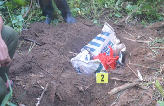 Hiện trường nơi phát hiện thi thể trẻ sơ sinh - Ảnh Công an cung cấp