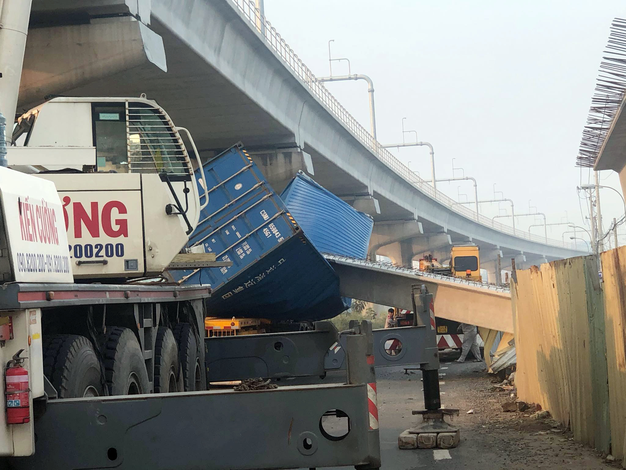 Vụ xe container đâm sập dầm cầu ở Sài Gòn: Tĩnh không không đảm bảo, ai bồi thường cho tài xế? - 2