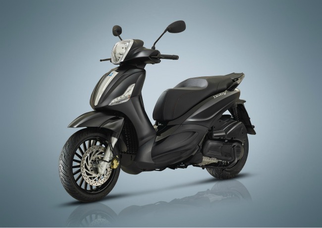 2020 Piaggio Beverly gợi nhắc những nét tương đồng về ngoại hình với Piaggio Medley đang được bán tại thị trường Việt Nam.