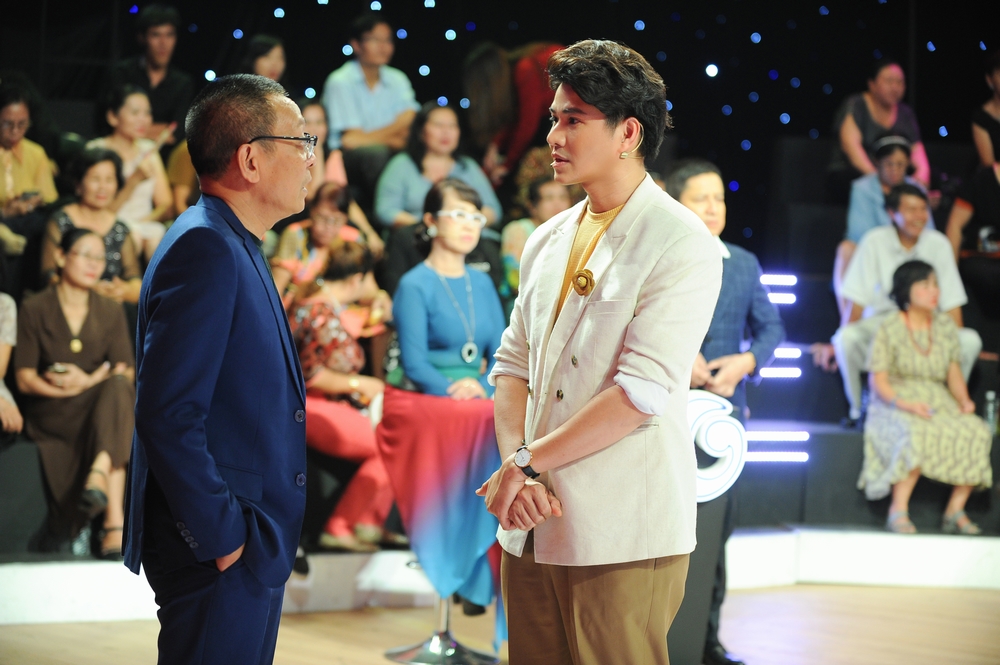 Lại Văn Sâm nhiệt tình chia sẻ kinh nghiệm với đàn em