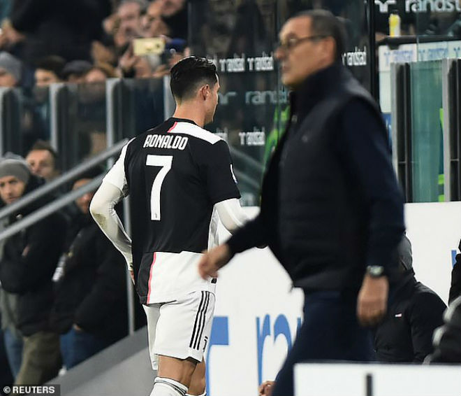 Ronaldo bị phát hiện chửi tục hướng về phía HLV Sarri