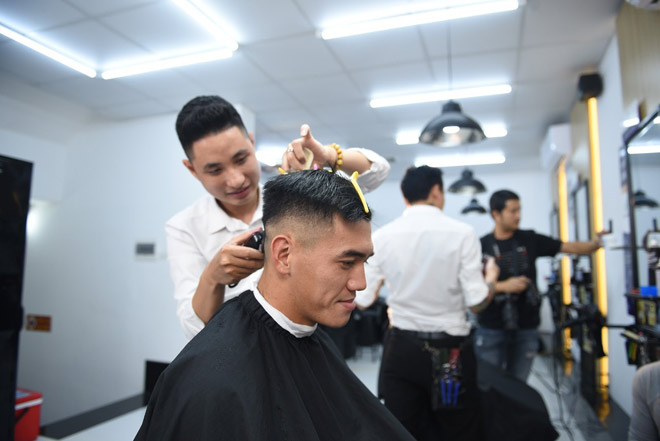 Toả sáng trên sân thôi chưa đủ, Tiến Linh còn nổi nhất tuyển với kiểu tóc chất lừ này - 4