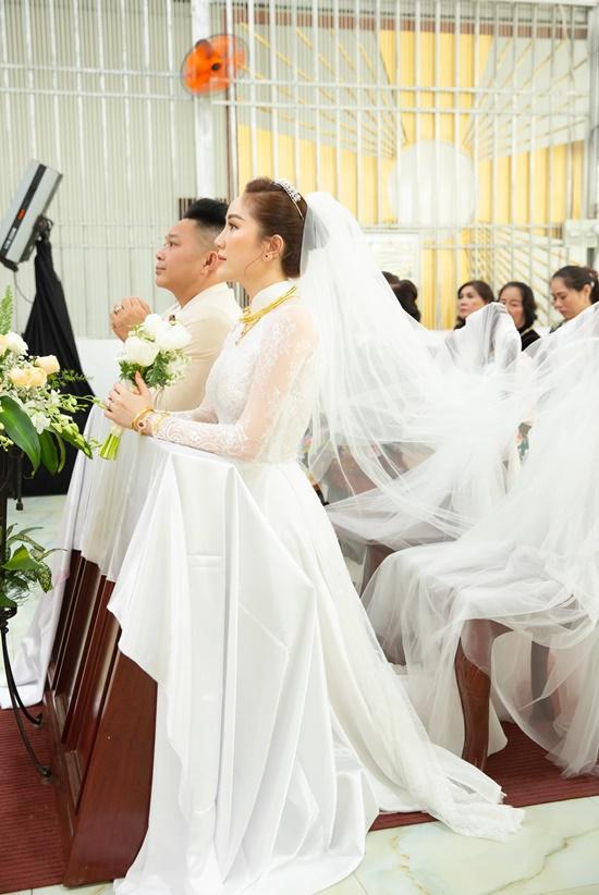 Những điểm đặc biệt bất ngờ của 3 chiếc váy Bảo Thy diện trong ngày cưới - 9