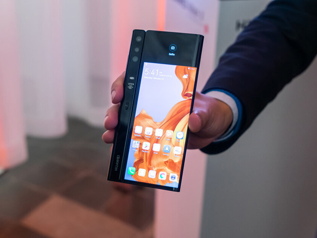 Huawei Mate X 5G bán “chạy” không kém Galaxy Fold