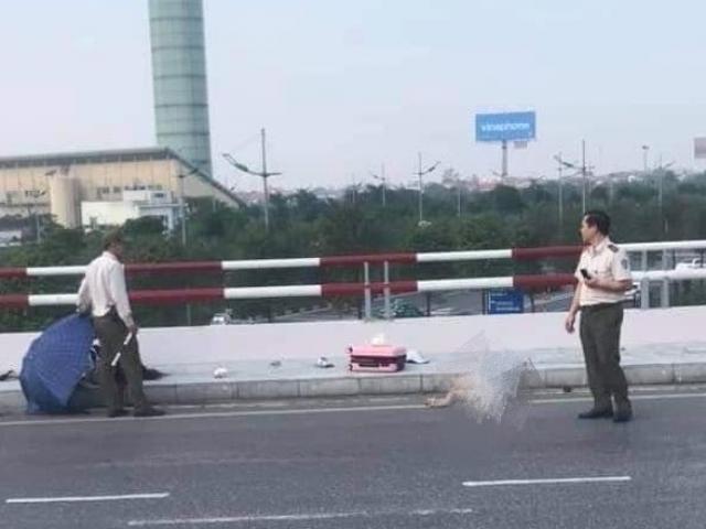 Một phụ nữ lao xe máy vào thành cầu cạn ở sân bay Nội Bài, tử vong tại chỗ