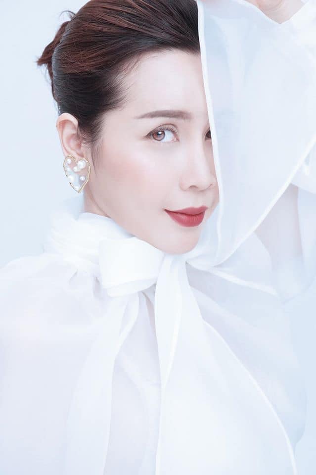 Lưu Hương Giang không cắt hàm, chỉ sửa mũi, bơm mặt vẫn bị hải quan giữ lại - 4