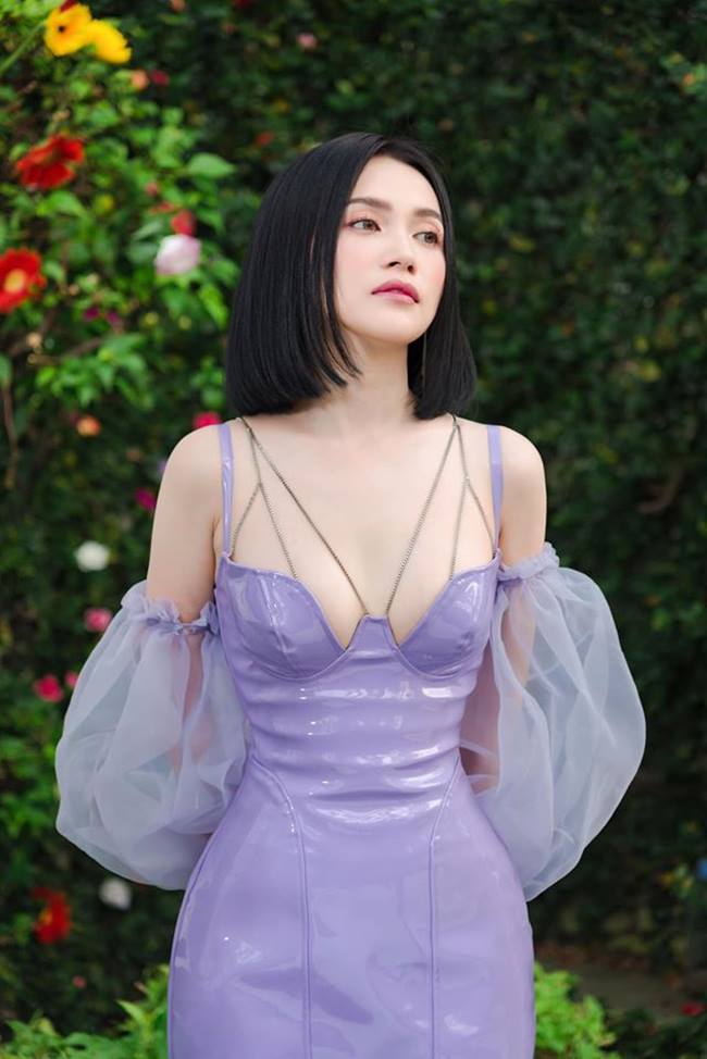 Sử dụng các loại nội y như quần lót không đường viền, quần lọt khe hoặc quần mặc trong váy, thậm chí là corset để tránh các tình huống lộ nội y phản cảm hoặc lòi mỡ kém duyên