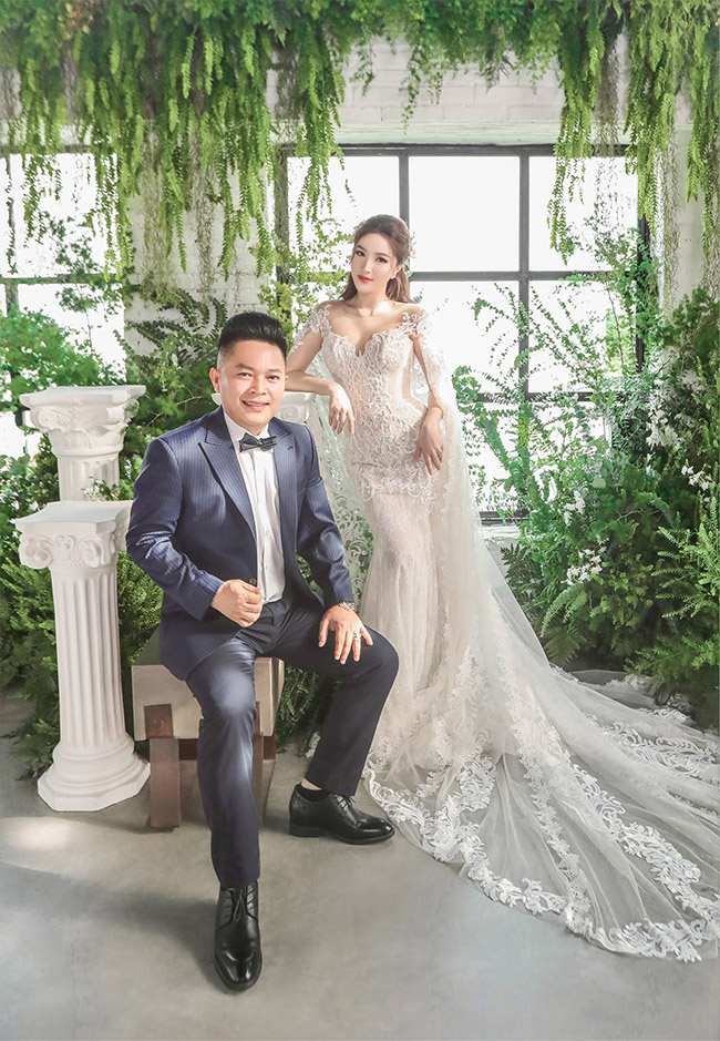 Mới đây, cả showbiz lại đón tin vui khi Bảo Thy cũng lên xe hoa cùng chồng Phan Lĩnh, lớn tuổi hơn cô và là một doanh nhân người gốc Hà Tĩnh.&nbsp;