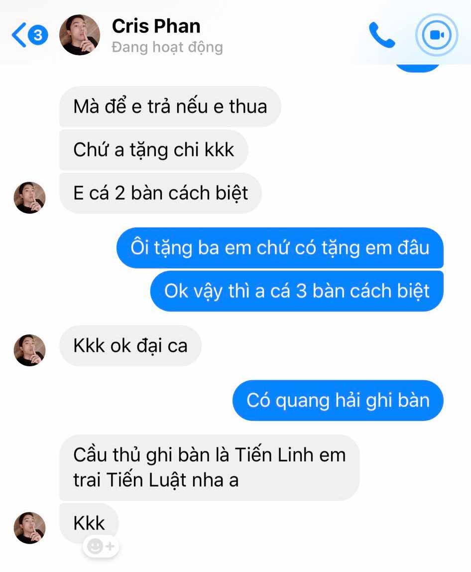 Tiến Luật cá cược với Cris Phan về tỉ số trận đấu giữa đội tuyển Việt Nam và Thái Lan.