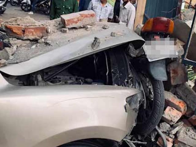 Tin tức trong ngày - Ô tô gây tai nạn liên hoàn trên đường phố Hải Phòng, nhiều người nhập viện