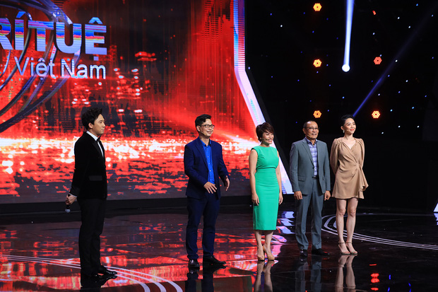 Dàn giám khảo xuất hiện trong tập 4 có thêm giám khảo khách mời- NSƯT Trần Ly Ly.