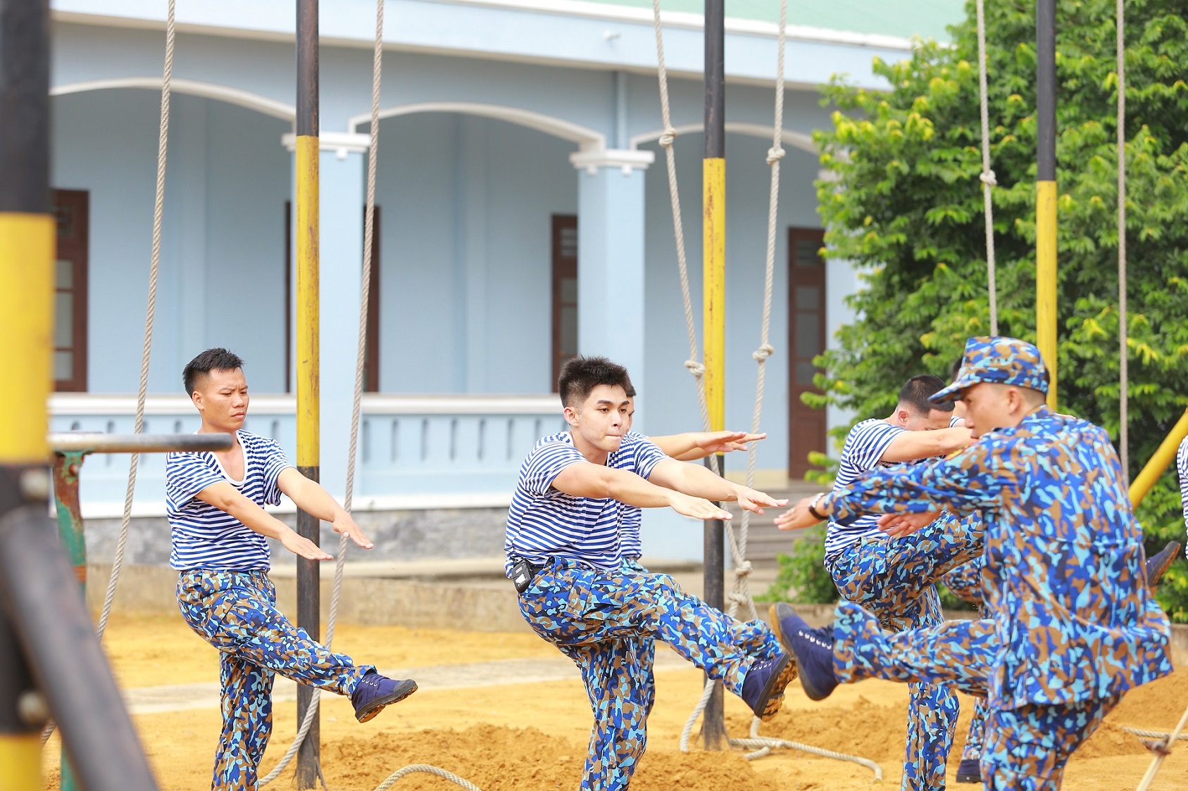 Sao "Chạy đi chờ chi" suýt chết đuối khi vừa tham gia quân ngũ - 2