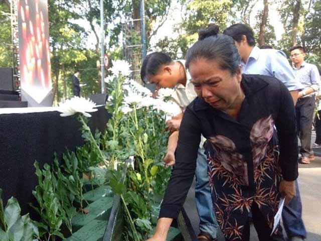 Tin tức trong ngày - Một học sinh kể, nghìn người rơi nước mắt