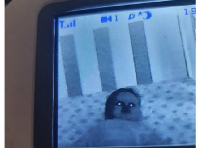 Bạn trẻ - Cuộc sống - Bố đăng ảnh con nhỏ biến thành ET, dân mạng khuyên nên sinh đứa khác