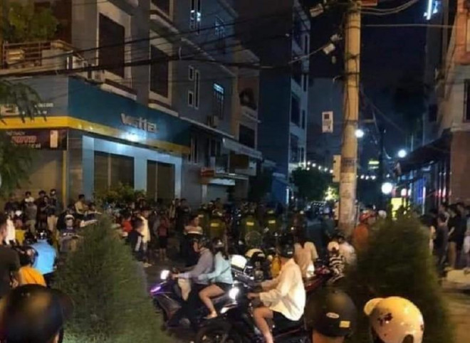 Khung cảnh hỗn loạn sau vụ hỗn chiến. Sự việc gây bất an trong quần chúng nhân dân.