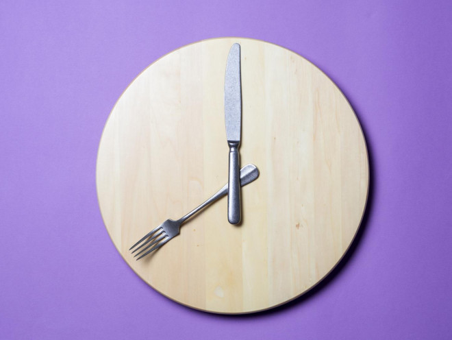 Thay vì dàn đều các bữa trong ngày kiểu ăn này đòi hỏi dồn các bữa vào nửa ngày và ít hơn, khoảng thời gian còn lại hoàn toàn nhịn đói - ảnh minh họa từ Internet