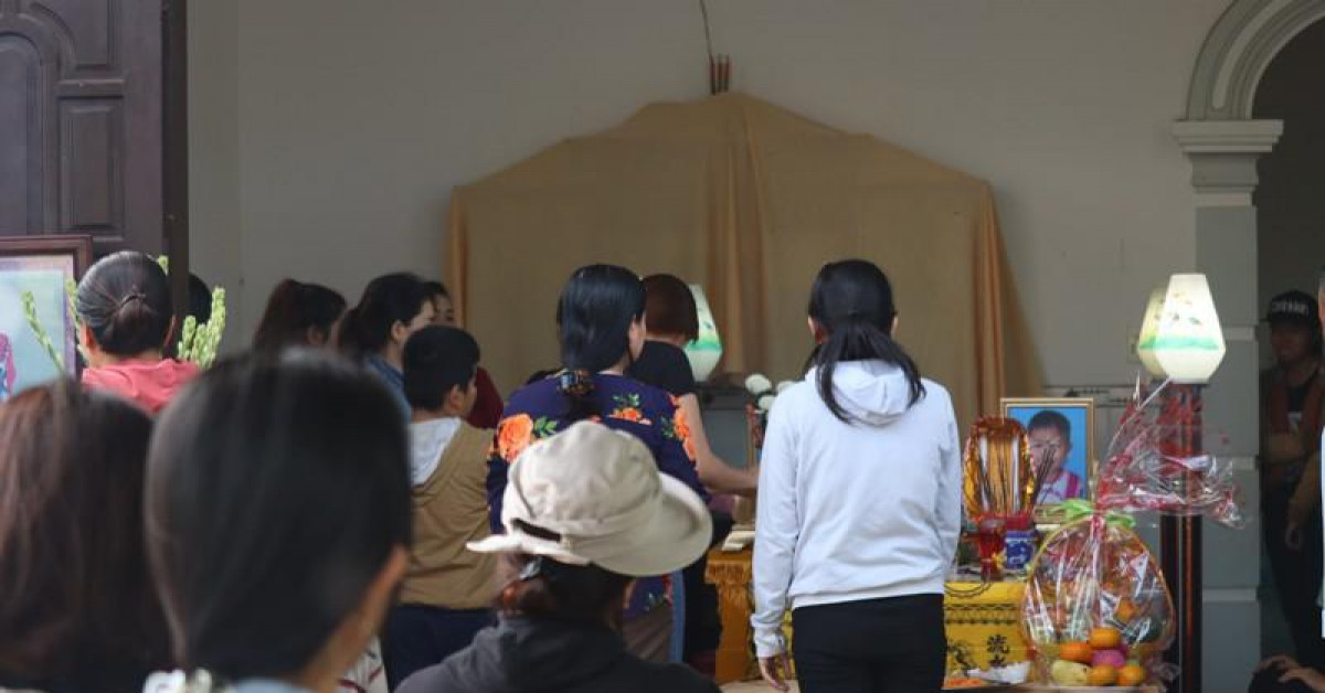 Pháp luật - Vụ cha sát hại 2 con: Mua đồ chơi, đắp mộ gió trước khi tự tử